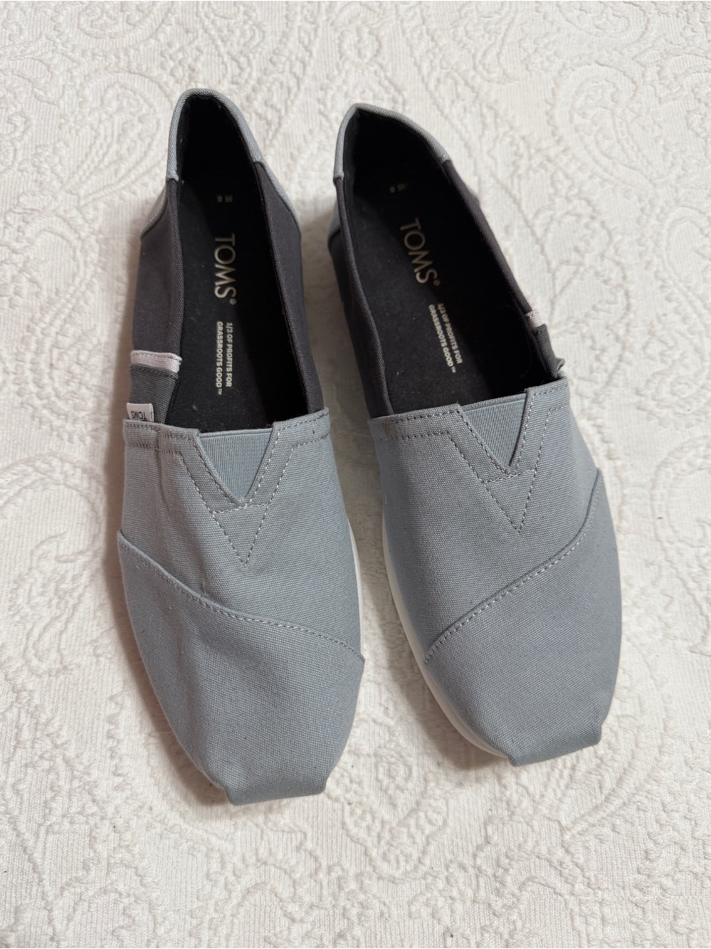 NWOT! TOMS Size 8 Men's Gray Canvas Slip-On Loafers
